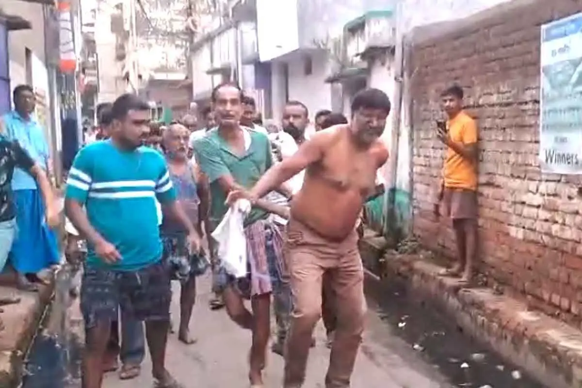 بھاجپائیوں نے ترنمول کے ایک ورکر کو دوڑادوڑاکر مارا