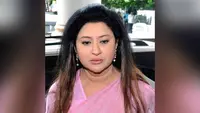 دستخط میں گڑبڑی کی وجہ سے سی آئی ڈی نینا بندو پادھیائے کے گھر پہنچ گئی