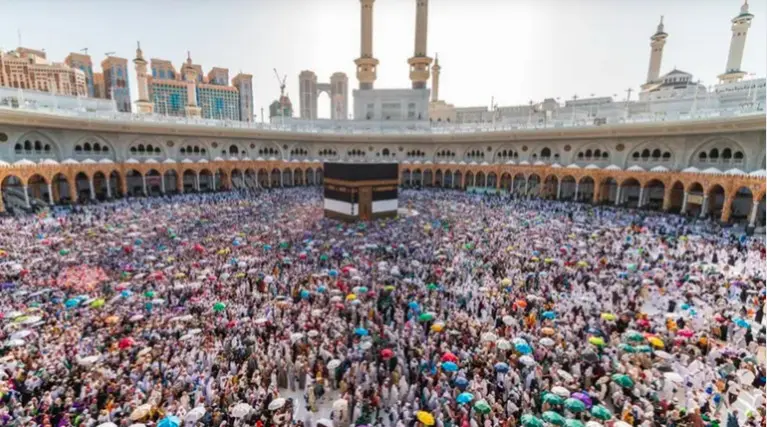 جلد لوٹنے والے اللہ کے مہمانوں نے مسجد حرام میں طوافِ وداع شروع کر دیا
