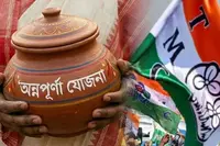 کولکاتا میں انا پورنا بھنڈار کے فارم کی تقسیم ترنمول کونسلر بھی کر رہے ہیں