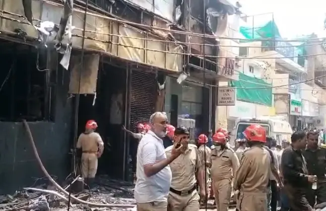 دہلی کے مالویہ نگر کی کثیر منزلہ عمارت میں ہولناک آتشزدگی، 21 افراد ہلاک، متعدد زخمی
