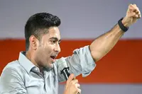 آئندہ ہفتے ہی پارلیمنٹ میں 'آپریشن لوٹس'! ممتا کے حکم پر اچانک دہلی میں ابھیشیک