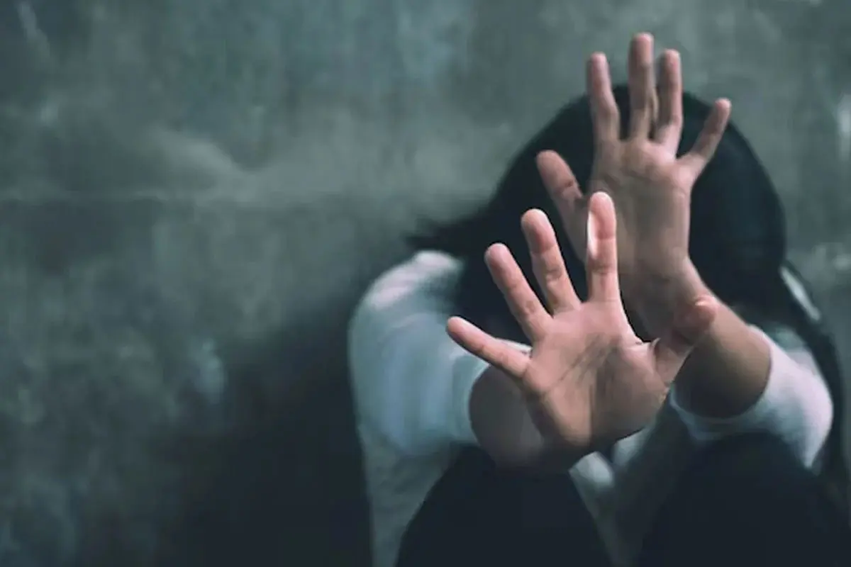 دوستی کا جال بچھا کر نابالغ لڑکی کو پھنسایا گیا اور اس کے ساتھ زیادتی کی گئی