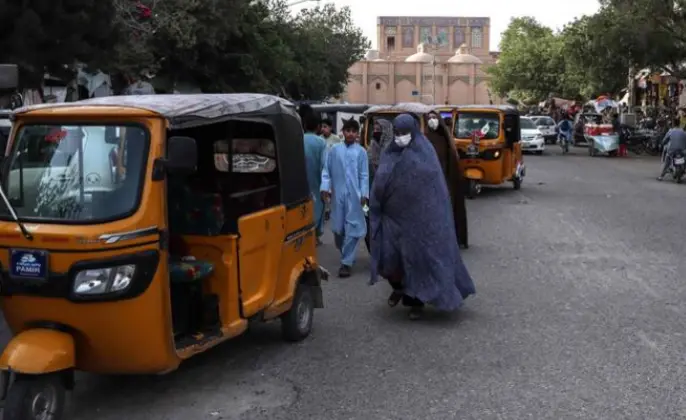 افغانستان: ہرات میں حجاب کے خلاف احتجاج پر کریک ڈاؤن، ایک شخص ہلاک، متعدد لڑکیاں گرفتار