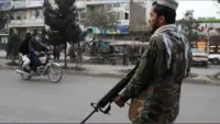 افغان طالبان نے سمارٹ فونز پر پابندی لگا دی، تحریک کے ارکان کے فونز توڑنے کے مناظر