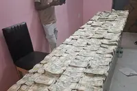 کچراپاڑہ میں اسکول کے بند کمرے میں 1 کروڑ 77 لاکھ روپے کا ڈھیر