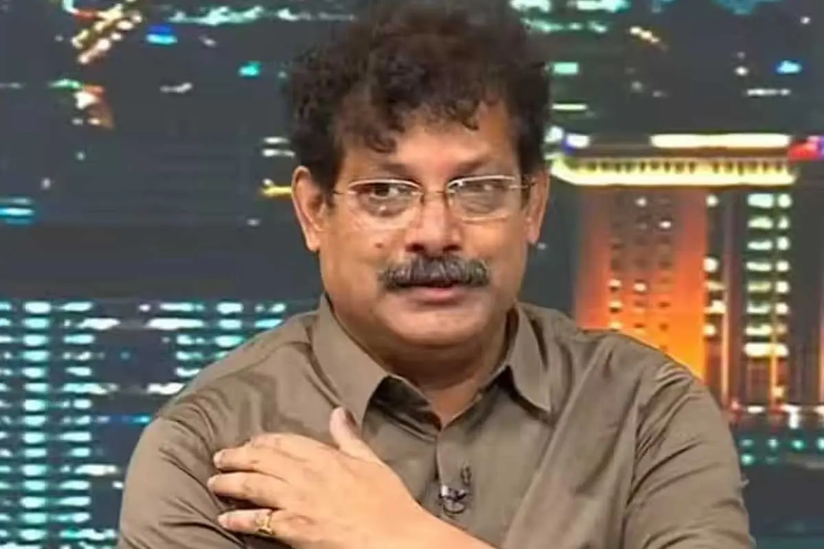 سوشانت گھوش پر فرضی دستاویزات کی بنیاد پر فٹ پاتھ کی دکانوں کو ساڑھے تین لاکھ میں فروخت کرنے کا الزام