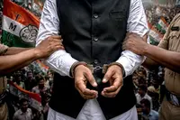 الو بیڑیا میں ترنمول کانگریس کے ٹیچر سیل کے رہنما گرفتار، چور چور کے نعرے لگے