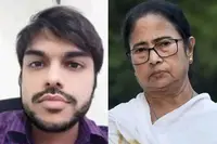 کاکلی گھوش دستی دار کا بیٹا سونے کا چین واپس کرنے کےلئے کالی گھاٹ ممتا کے گھر پہنچا