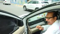 اروپ بسواس تھانے سے نکل کر سڑک پر پاگل کی طرح گھوم رہے ہیں