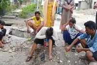 علی پور دوار میں غیر قانونی تعمیرات کی نذر ہوا بچہ، غصے میں لوگوں نے سڑک بلاک کر دی