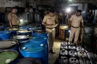تہٹا میں پیٹرو ل اور ڈیزل پانی کے بھاﺅ فروخت ہورہے تھے