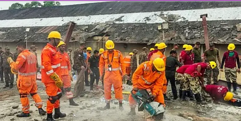 کولکاتہ گودام حادثہ: ہلاکتوں کی تعداد 14 ہوئی، 24 گھنٹے بعد بھی ریسکیو آپریشن جاری