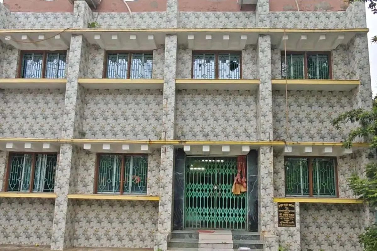 سبید علی کبھی بکری اور مرغی فروخت کرتے تھے آج ان کے پاس کروڑوں کی جائیداد ہے۔