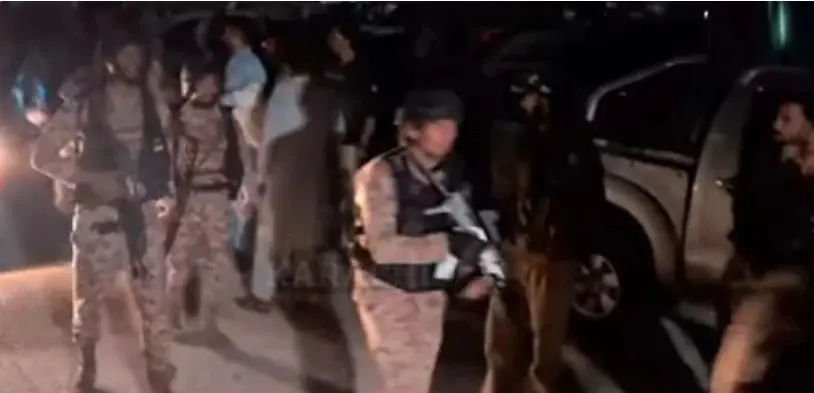کراچی میں گلستان جوہر بلاک 6 کے قریب شدید فائرنگ، دھماکے کی آواز سنی گئی
