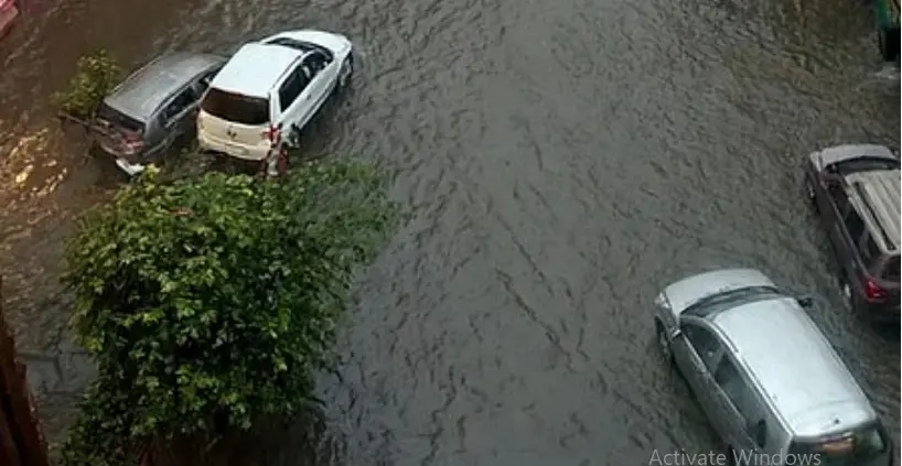 شمالی بنگال میں شدید بارش کے سبب معمولات زندگی متاثر، کئی اضلاع میں ریڈ الرٹ جاری