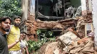جوڑا باگان میں مکان گر گیا، مکین بال بال بچ گئے