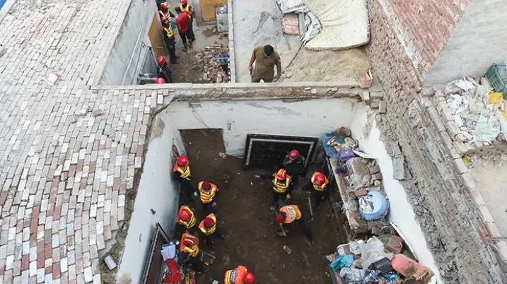 پاکستان: لاہور میں ٹیوشن سینٹر کی چھت گرنے سے 14 بچے جاں بحق