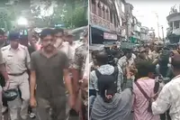 پولس نے ترنمول رہنما شوکت ملا کو سڑک پرگھمایا