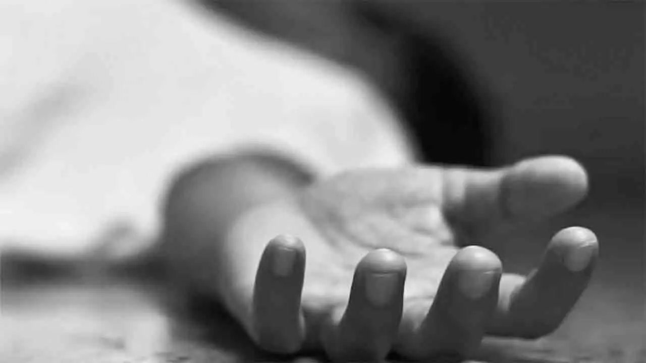 بی جے پی کارکن کی 'ہاتھ پاوں بندھی حالت میں لٹکتی لاش برآمد