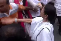 اپنی ہی پارٹی کے کارکن کو طمانچہ رسید کیا ممتا بنرجی نے