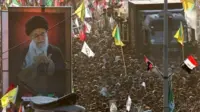 کربلا میں حضرت امام حسین کے روضے کے احاطے میں علی خامنہ ای کی نماز جنازہ ادا