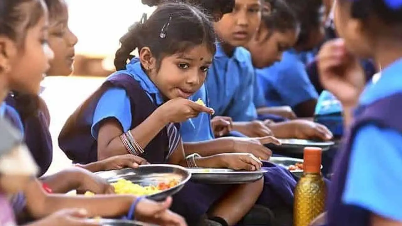 عدالت نے میڈ ڈے میل پروجیکٹ میں اسکون کی شمولیت معاملے میں مداخلت کرنے سے انکار کر دیا