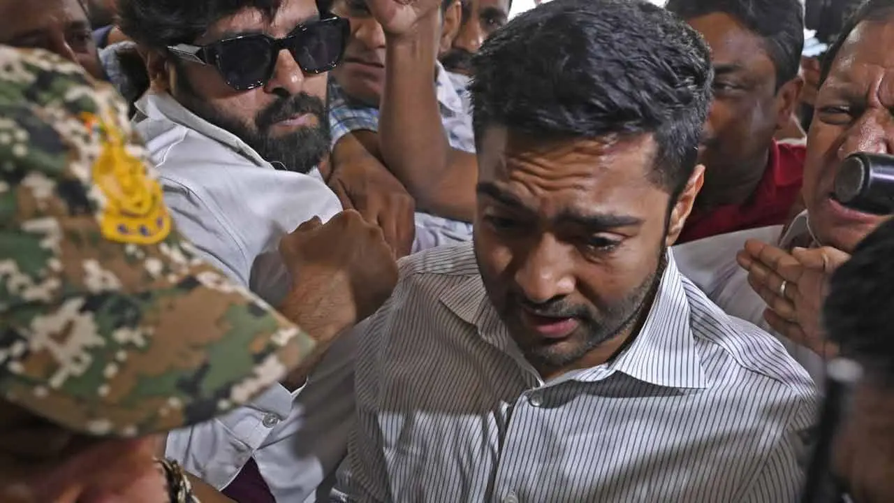 ڈی جے' تبصرہ کیس میں ابھیشیک کی بے چینی بڑھی، سی آئی ڈی بی جے پی ایم ایل اے کا بیان ریکارڈ کرنا چاہتی ہے