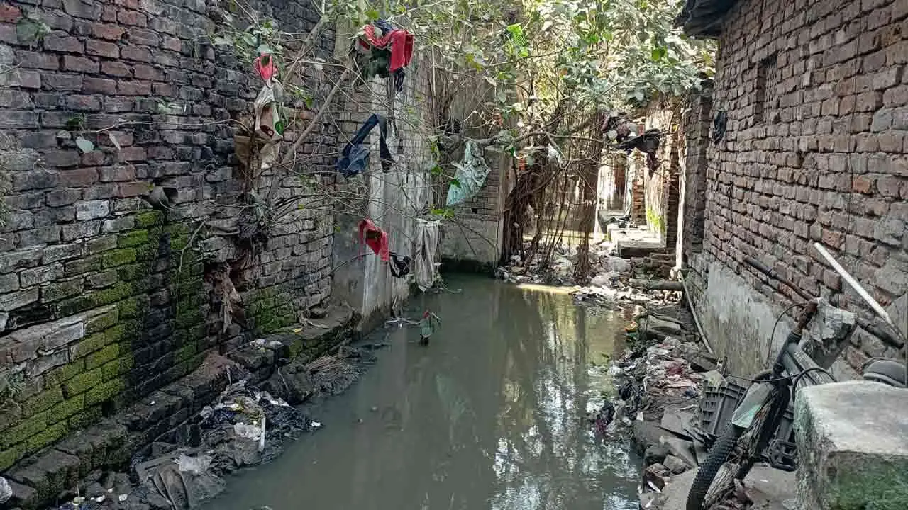 نکاسی نالوںکی صفائی نہیں ہونے کی وجہ سے ہوڑہ برسات کے دنوں میں ڈوب جاتا ہے