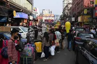 دھوپ گوڑی شہر کے ریگو لیٹیڈ مارکیٹ میں چلا بولڈوزر