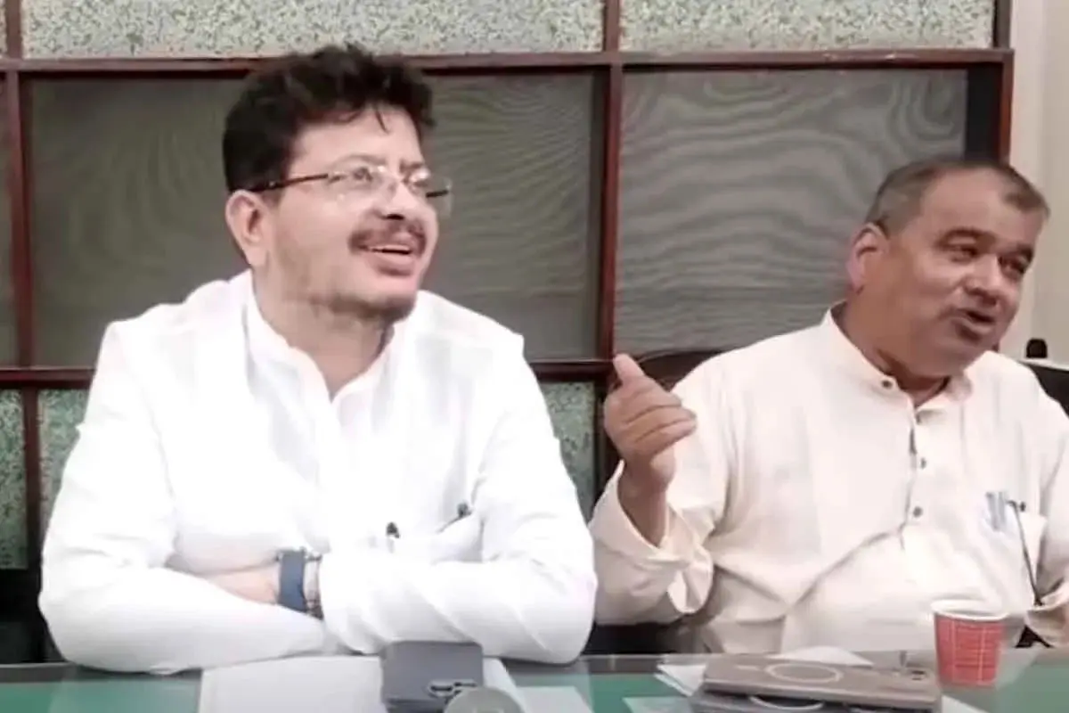 21جولائی کو پولس کی زیادتی سے بچنے کےلئے ریتو برتو خصوصی بیج تیار کر رہے ہیں