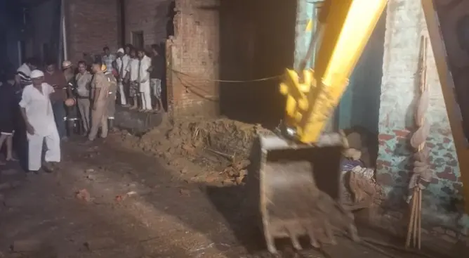مظفر نگر : طوفانی بارش کے باعث مکان گرنے سے باپ اور 4 معصوم بچے جاں بحق، کھانا کھاتے ہوئے پورا خاندان ملبے تلے دب گیا