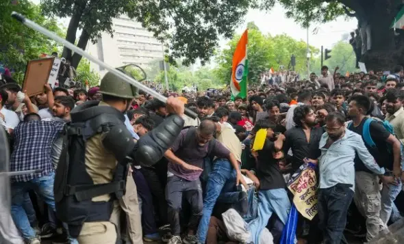 ’’پولیس اورسادے کپڑوں میں موجود لوگوں نے لڑکیوں کو بری طرح پیٹا‘‘، دہلی پولیس کے خلاف این ایچ آرسی سے شکایت