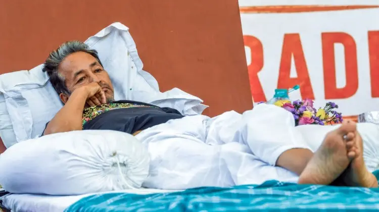 سونم وانگچک کچھ شرائط کے ساتھ بھوک ہڑتال ختم کرنے کے لیے تیار، 'کاکروچ جنتا پارٹی' وزیر تعلیم کے استعفے پر اڑ گئی