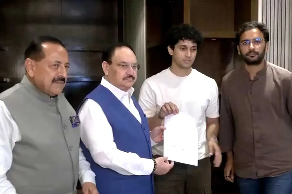 دھرمیندر پر دھان کے استعفے پر کاکروچ جنتا پارٹی کی بڑے احتجاج کی دھمکی