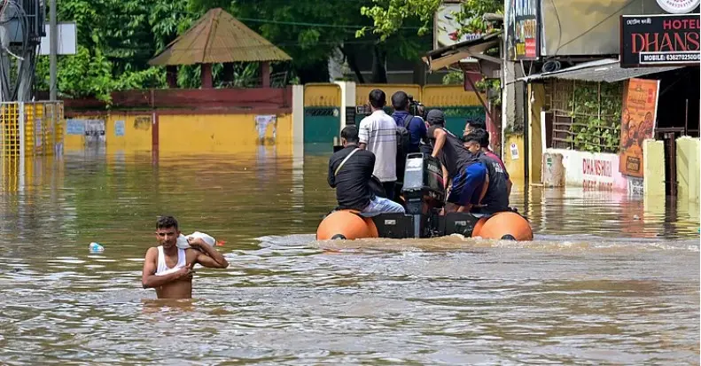 آسام میں سیلاب کی تباہی جاری، 47 افراد جاں بحق، 10.6 لاکھ سے زائد متاثر؛ راحت اور بچاؤ کا کام جاری