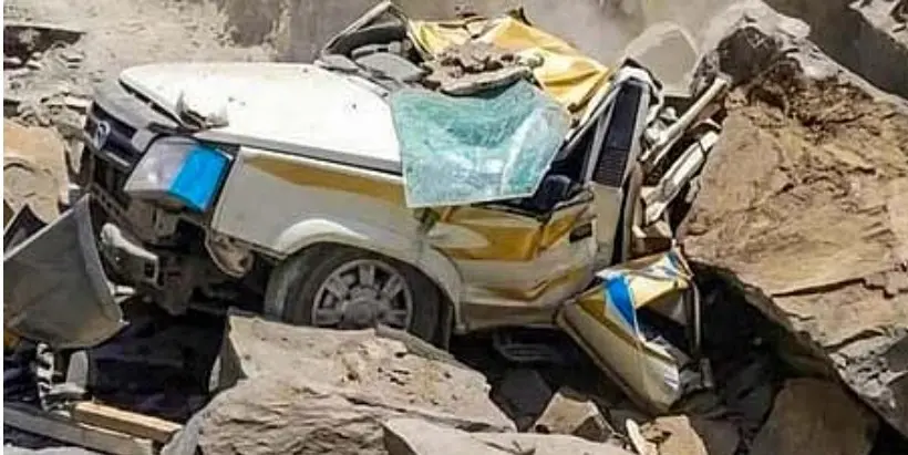 ہماچل پردیش میں خوفناک لینڈ سلائیڈنگ، ٹاٹا سومو پر چٹان گرنے سے 6 ماہ کے بچے سمیت 13 افراد جاں بحق