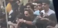 شاہد آفریدی نے مداح کو دھکا دے دیا، ویڈیو وائرل
