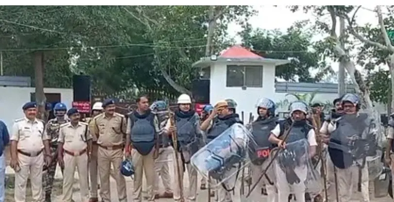 بہار بند: سیوان میں اے کے-47 سے فائرنگ کرنے والا جوان معطل، پٹنہ سمیت کئی اضلاع میں 21 ایف آئی آر درج، 450 گرفتار