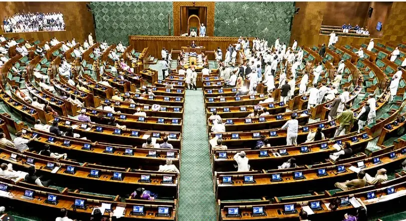 مانسون اجلاس: ہنگامے کے درمیان اینٹی پیپر لیک ترمیمی بل لوک سبھا سے منظور، راہل گاندھی نے وزیر داخلہ پر اٹھائے سوال