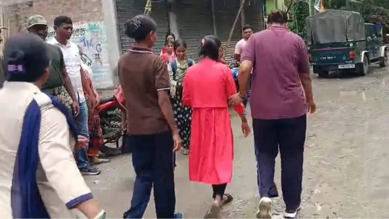 رشتہ دار کے گھر جانے کےلئے نکلی تھی لیکن اسمگلروں کے چنگل میں پڑ کر بنگال آگئی