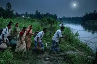 سیکوریٹی کےلئے دناج پور کے سرحدی علاقے پر بجلی کا انتظام