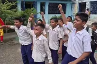 استاد سندیپ کے ٹرانسفر کی خبر پر طلباءرو پڑے