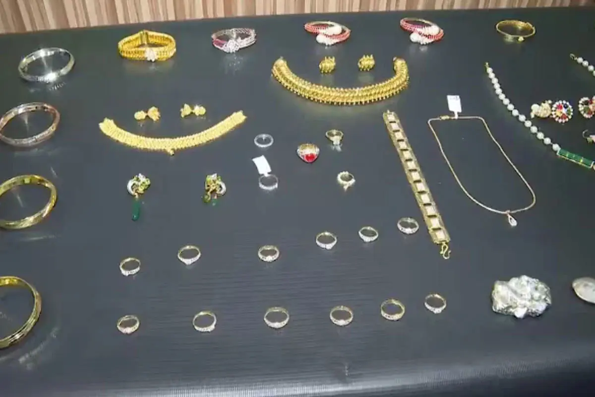 دمدم ہوائی اڈے پر سونے کا 'پہاڑ'! ہیرے، یاقوت اور زمرد بھی برآمد، ایک گرفتار
