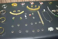 دمدم ہوائی اڈے پر سونے کا 'پہاڑ'! ہیرے، یاقوت اور زمرد بھی برآمد، ایک گرفتار