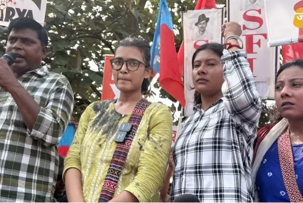 رانچی میں طلبہ تحریک کی حمایت کرنے پہنچی آئسا صدر نیہا پر پھینکی گئی سیاہی، تنظیم نے آر ایس ایس پر لگایا الزام