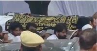 عتیق احمد کا بیٹا آبان غمگین ماحول میں سپردِ خاک، بھائی عمر اور علی نے بھی جنازہ کو دیا کندھا