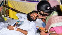 جھارکھنڈ: بھرتی امتحانات میں بے ضابطگیوں کے خلاف  بھوک ہڑتال پر بیٹھے رہنما دیویندر ناتھ مہتو ہسپتال منتقل