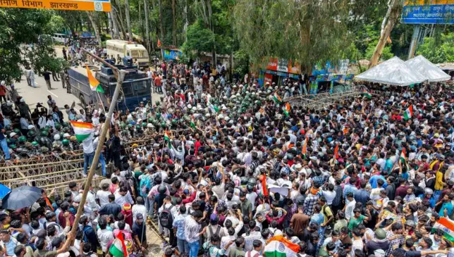 جھارکھنڈ میں طلباء پر لاٹھی چارج کے خلاف بی جے پی کا ’ریاست گیر بند‘: رانچی سمیت کئی اضلاع میں زندگی تھم گئی