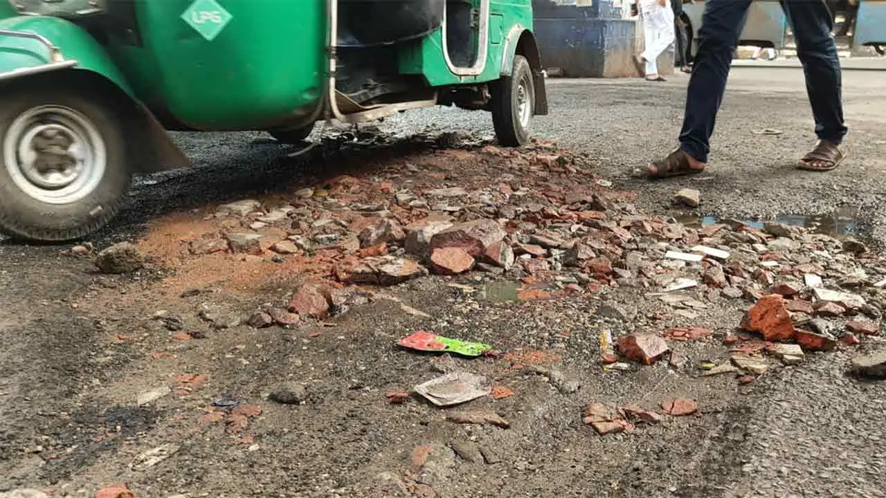 شہر میں سڑکوں کی حالت خراب